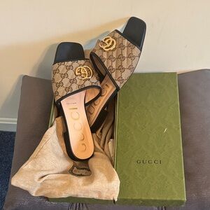 Gucci Women's Black and Brown Logo Mules